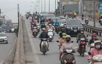 Dừng giãn cách xã hội rồi: Đi làm lại thôi!