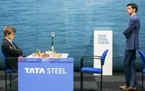 Vòng 5 Giải cờ vua Magnus Carlsen Invitational: "Vua cờ" để thua Anish Giri