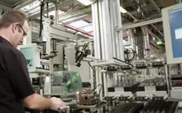 Một số nước châu Âu từng bước mở cửa lại nền kinh tế