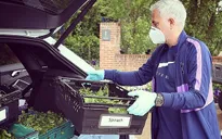 Làm từ thiện trong dịch COVID-19, Mourinho khẳng định rất nhớ bóng đá