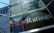Fitch hạ bậc tín nhiệm của Italy xuống BBB-