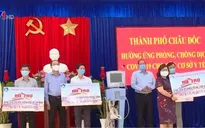 Trao gói thiết bị y tế trị giá 30 tỷ đồng chống dịch COVID-19