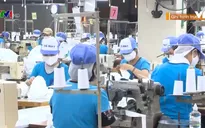 Không khí sản xuất khẩu trang tại Công ty Dệt kim Đông Xuân