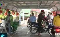 15/89 bến khách ngang sông ở Cần Thơ đưa đón khách trở lại