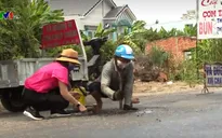 Gặp gỡ ông Ba Dân chuyên vá đường từ thiện ở Cần Thơ
