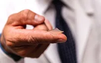 Mỹ tạo nguyên mẫu vaccine dạng miếng dán ngừa virus SARS-CoV-2