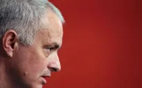 Báo chí Anh chỉ trích nặng nề vi phạm cách ly xã hội của HLV Mourinho