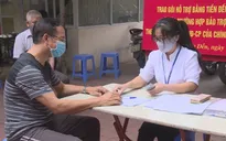 Người dân Hà Nội phấn khởi nhận hỗ trợ trong kỳ nghỉ lễ