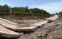Đê biển Tây tỉnh Cà Mau xuất hiện nhiều điểm sụt lún
