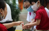 Phụ huynh yên tâm trong ngày đầu học sinh mầm non và tiểu học đi học lại