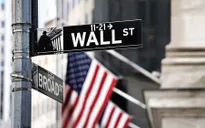 Dow Jones lao dốc giảm đến 450 điểm