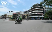 Đường phố Hà Nội "nhuộm" màu nắng vàng