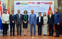 Việt Nam trao tặng vật tư y tế trị giá 420.000 USD hỗ trợ các nước phòng, chống COVID-19