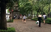 Đường phố Hà Nội vắng vẻ hơn trong dịp nghỉ Lễ 30/4 và 1/5