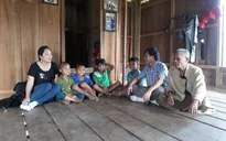 Thầy cô băng rừng, vượt suối vận động học sinh trở lại trường sau nghỉ dịch