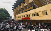 Sân Thiên Trường "vỡ trận" trong ngày mở bán vé trận Nam Định - Hoàng Anh Gia Lai