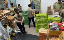 Đột kích “thánh địa” ăn chơi ở TP.HCM, thu giữ nhiều sản phẩm nhái hàng hiệu