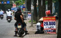 Chấn chỉnh việc bán bảo hiểm xe máy ở vỉa hè