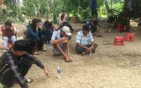 Đột kích bất ngờ điểm đánh bạc có nhiều phụ nữ đang "sát phạt"