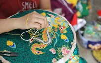 Hậu dỡ bỏ cách ly, dân làng thêu Đông Cứu tính chuyện bỏ nghề
