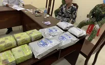 Long An: Bắt giữ vụ vận chuyển ma túy và súng quân dụng lớn