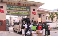 Chiến sĩ biên phòng Hà Giang đi từng ngõ, gõ từng nhà tuyên truyền chống COVID-19