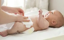 Lưu ý trong chăm sóc trẻ sơ sinh khi giao mùa