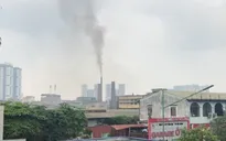 Mất ngủ, khó thở vì khói nhà máy khét lẹt