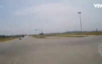 VIDEO: Vượt đèn đỏ tốc độ cao, xe tải bị hất văng sau cú tông kinh hoàng