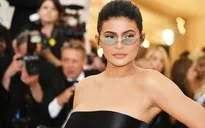 Bị tước danh “tỷ phú tự thân trẻ nhất thế giới”, Kylie Jenner phản bác