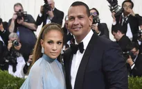 Hoãn đám cưới vì COVID-19, Jennifer Lopez thất vọng