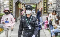 Kính tích hợp trí tuệ nhân tạo quét thân nhiệt