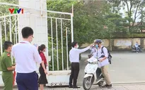 Học sinh Hà Nội nghiêm túc tuân thủ quy định phòng dịch khi đi học trở lại