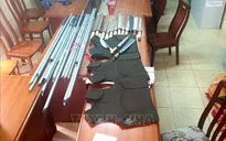 Thu giữ súng và nhiều loại hung khí tại tiệm cầm đồ ở TP.HCM