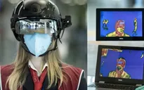 Mũ bảo hiểm robot kiểm tra hành khách tại sân bay