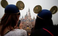 Chưa mở cửa trở lại, Disneyland Thượng Hải đã cháy vé