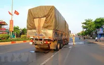 Bình Phước: Va chạm với xe tải, hai vợ chồng đi xe máy gặp nạn