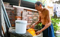 Xóm chạy thận chống chọi cái nóng: Thà dội nước chứ có điều hòa cũng không dám dùng
