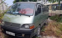 Học sinh lớp 4 bị bỏ quên trên xe ô tô thuê ngoài, phụ huynh và nhà trường nói gì?
