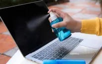 Người Mỹ rửa thức ăn, xịt lên người thuốc tẩy để tiêu diệt virus SARS-CoV-2