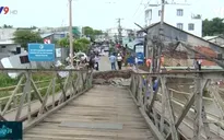 Tỉnh lộ 918 bị chia cắt vì sạt lở