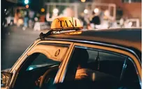 Giao đồ ăn - Nguồn thu mới của các hãng taxi Nhật Bản