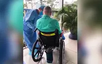 BN91 đã tập đi lại, được bảo hiểm trả phí điều trị tại BV Bệnh Nhiệt đới TP.HCM