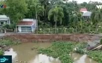 Đồng Tháp: Sạt lở chia cắt đường giao thông