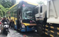 3 ô tô tông nhau, hàng trăm phương tiện "chôn chân"