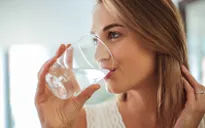 Uống nước đúng cách để giải nhiệt hiệu quả