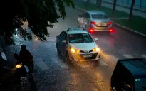 Từ nay đến 26/8, cả nước có mưa dông, đề phòng lốc, sét, mưa đá