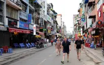 Đề xuất đi bộ ngược chiều xe chạy khi không có vỉa hè