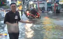 Nhiều tuyến đường TP.HCM ngập sâu trong mưa