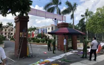 2 người chết, 1 người bị thương vì điện giật khi đang treo pano